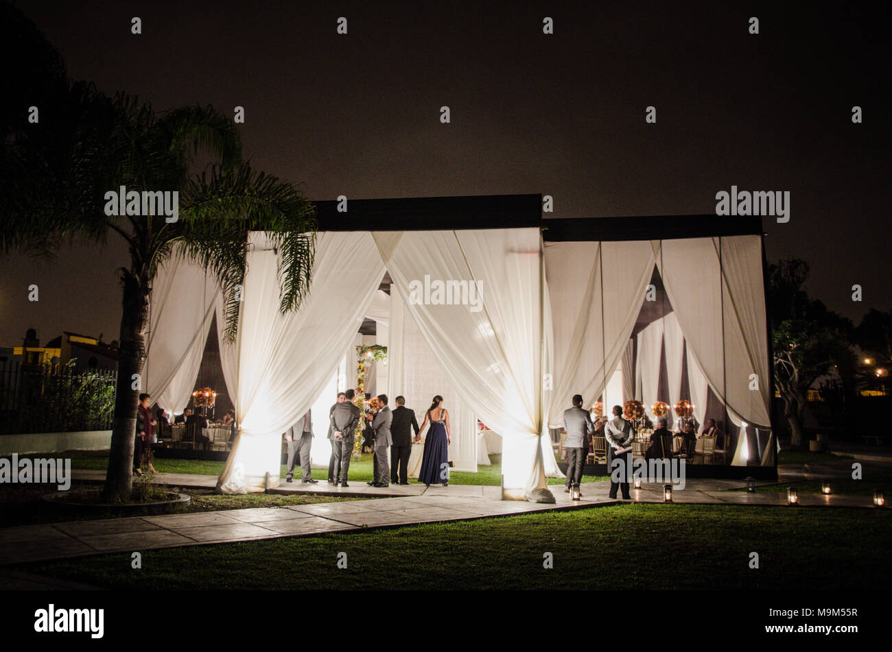 Parte esterna per un matrimonio di notte Foto Stock