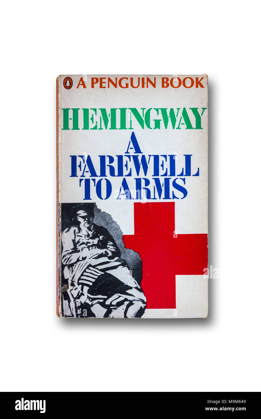 Il romanzo di Ernest Hemingway A Farewell to Arms in a Penguin Books paperback Edition, intorno al 1960 Foto Stock