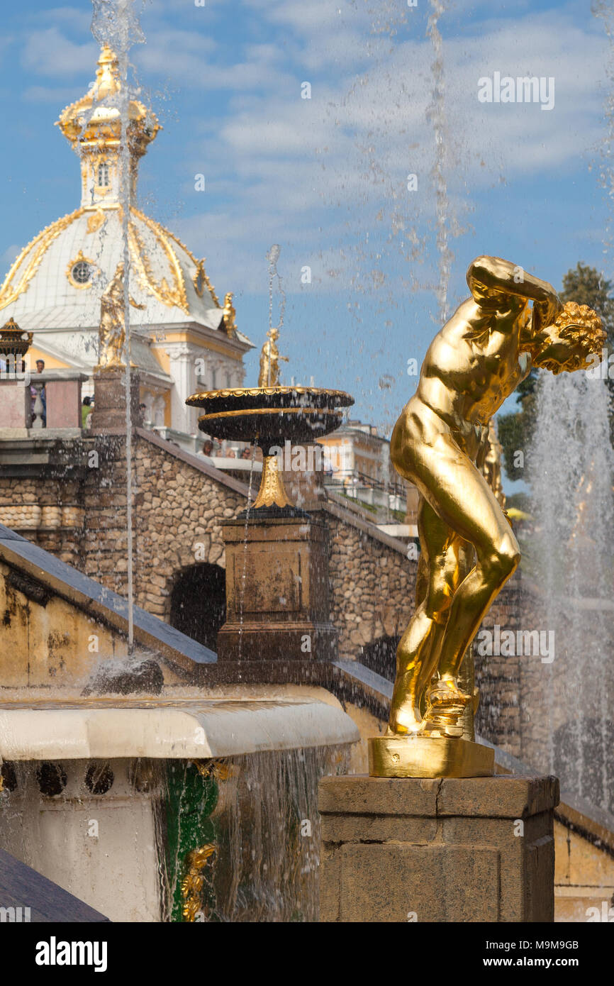 Grand cascata in Peterhof. Palazzo d'estate. San Pietroburgo Russia Foto Stock