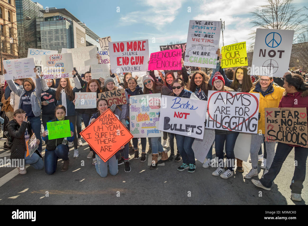 Washington, DC, Stati Uniti d'America - 24 Marzo 2018 - Studenti da Mt. Santa Maria Academy nel New Jersey hanno aderito centinaia di migliaia di persone che si sono riuniti nei pressi di Stati Uniti Capitol Foto Stock