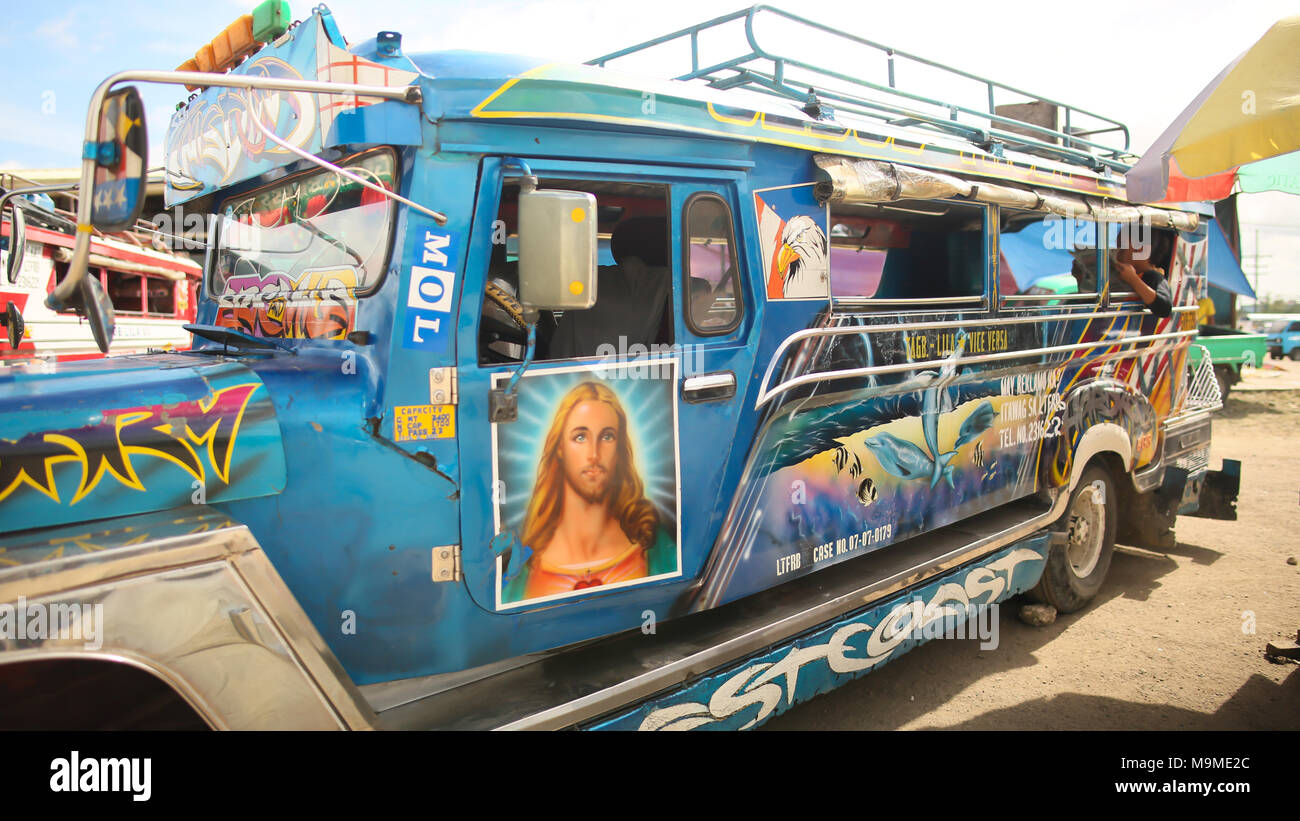 Manila, Filippine - Gennaio 5, 2018: Jeepney è la più popolare del trasporto pubblico nelle Filippine. Foto Stock