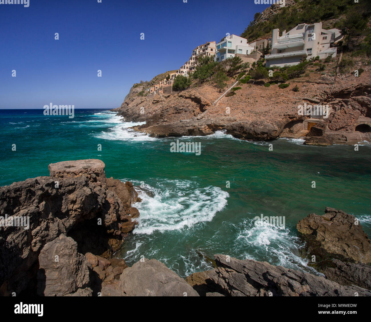 Coste rocciose a Cala Molins, Mallorca in una giornata di sole Foto Stock