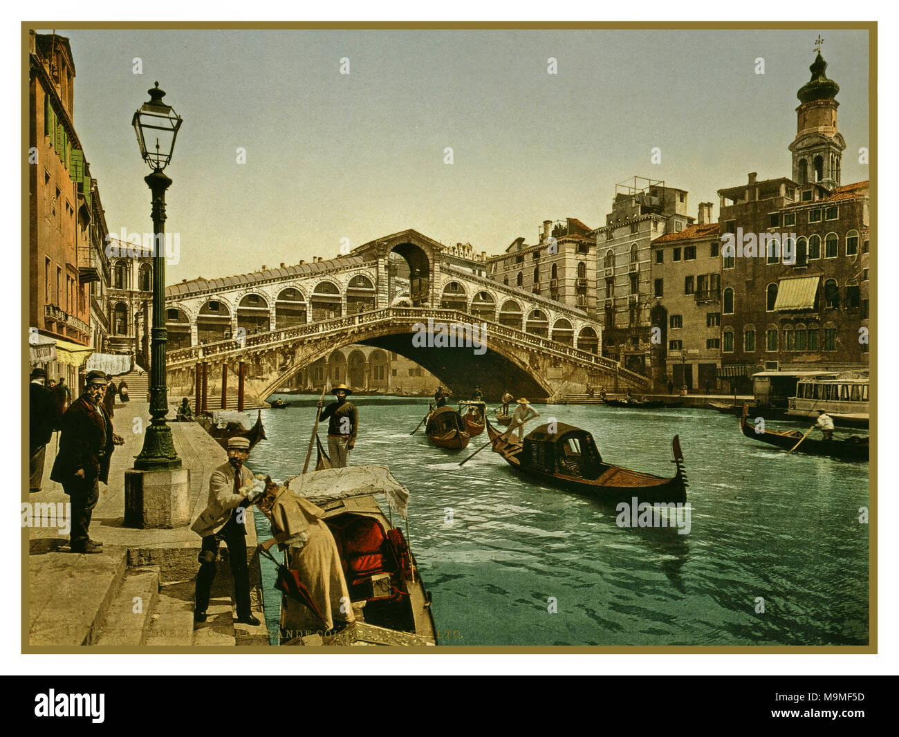 Ponte di Rialto Venezia GONDOLA Photochrome 1890-1900's annata storica vecchia immagine del ponte di Rialto, Venezia, Italia 1890 utilizzando post tecnica di colorazione mediante trasferimento su stampa litografica da piastre in bianco e nero di immagini in negativo Foto Stock