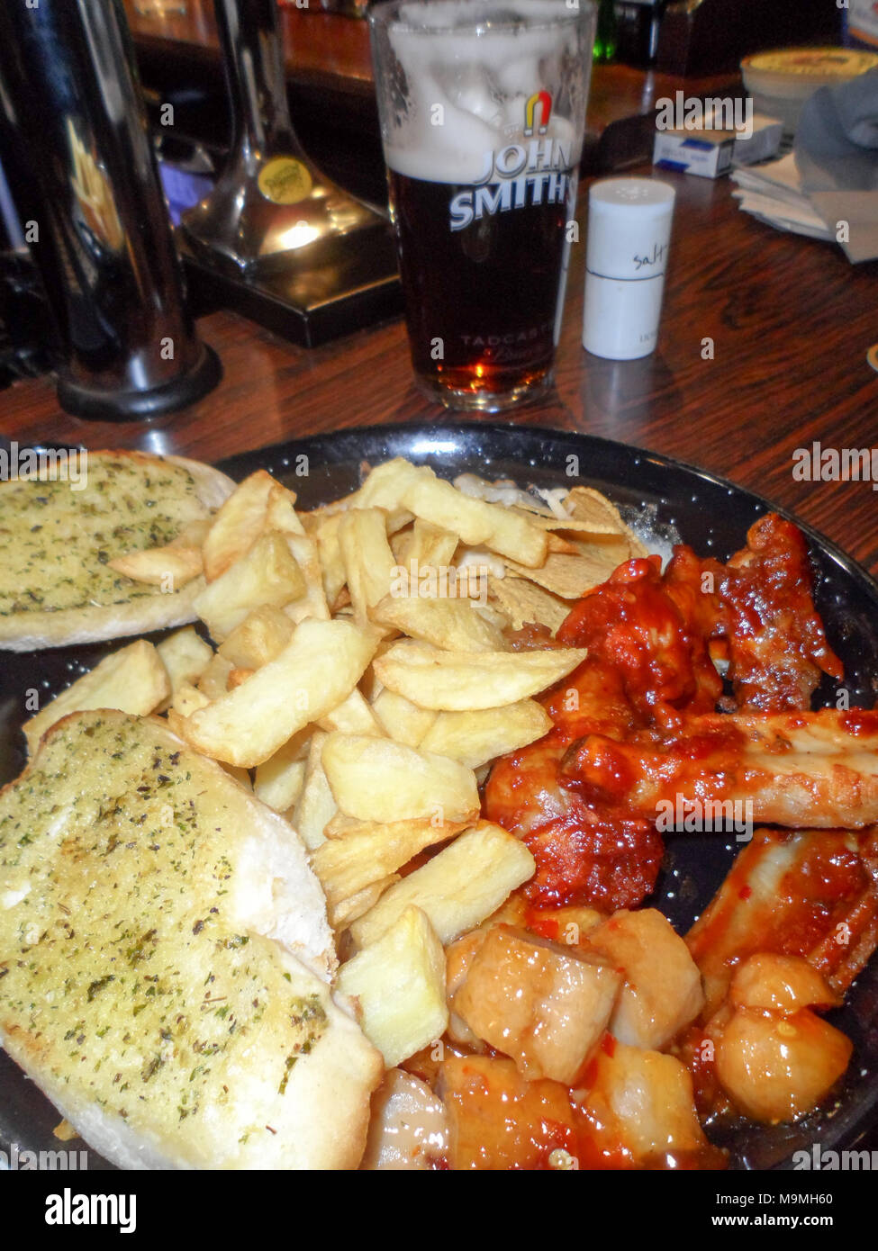 Pub inglese platter di stile spagnolo Tapas Foto Stock