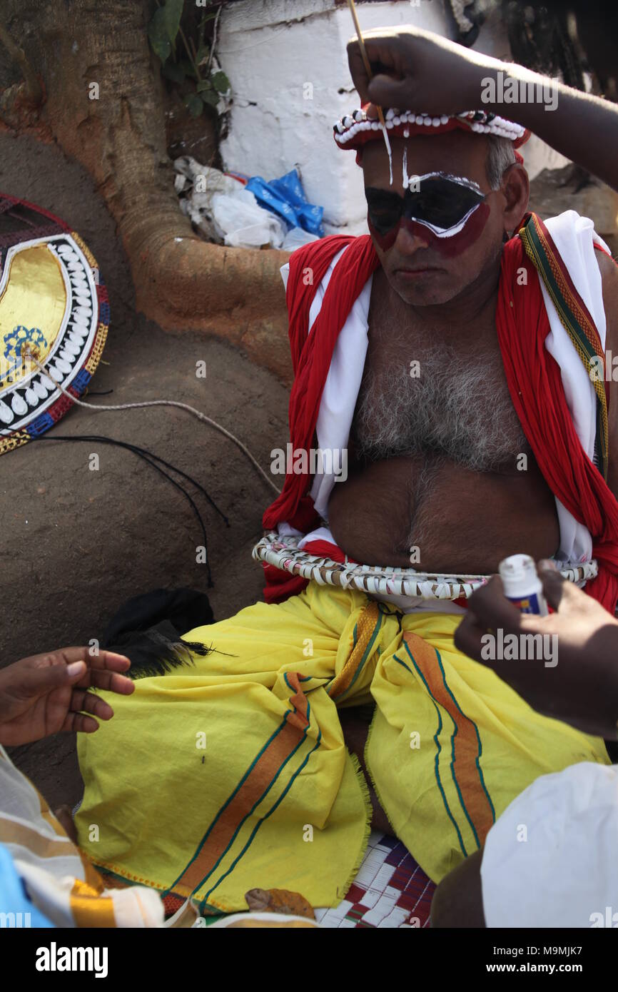 Make up di kaali,per un tempio festival.it è un ritualismo forma d'arte popolare in Kerala Foto Stock