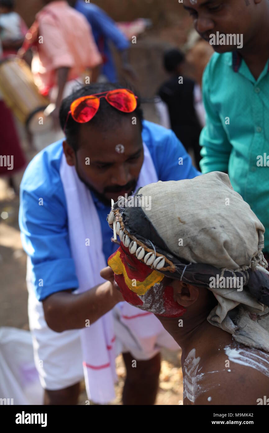 Make up di kaali,per un tempio festival.it è un ritualismo forma d'arte popolare in Kerala Foto Stock