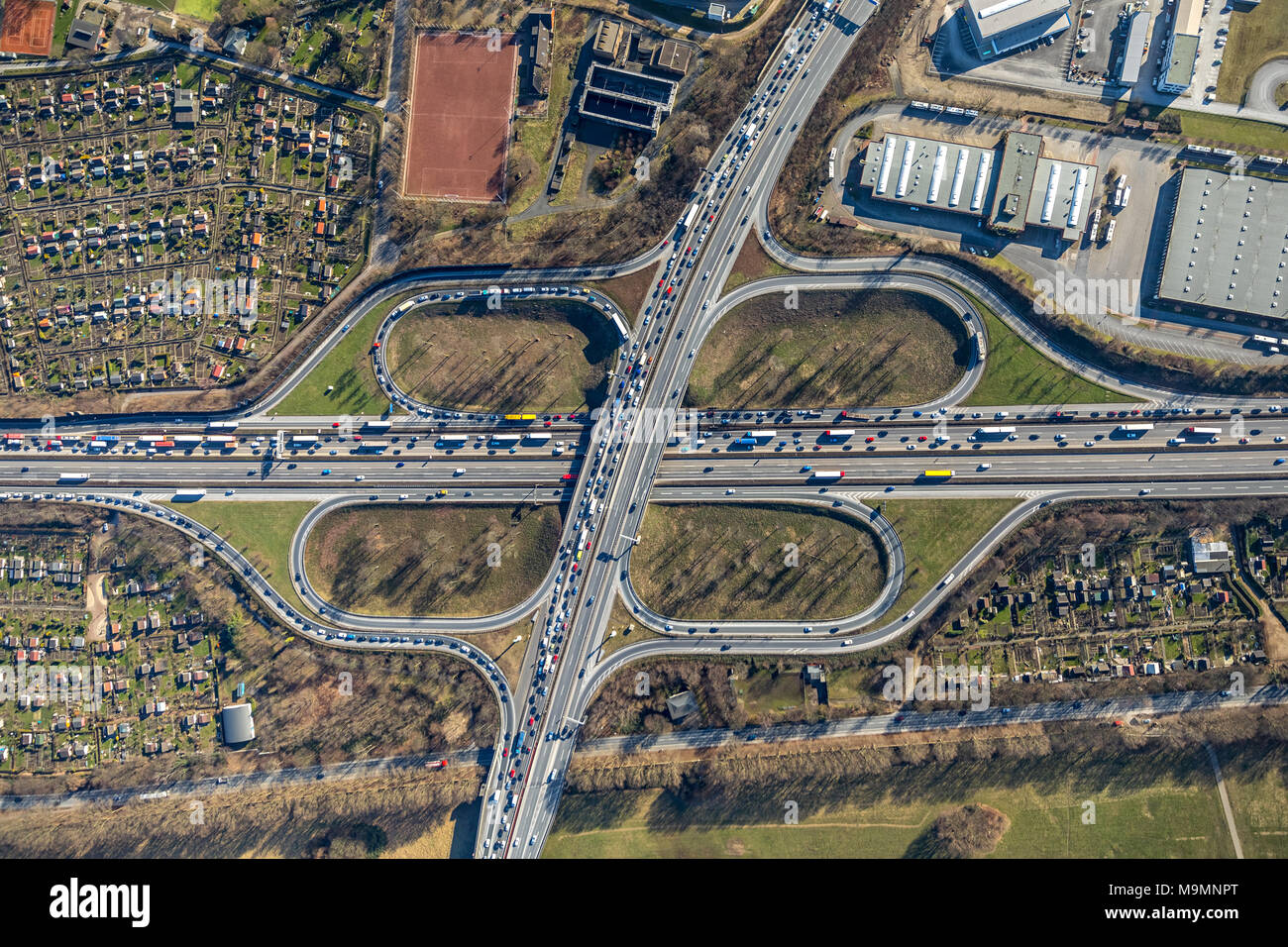 Vista aerea, Autostrada incrocio Duisburg autostrada A59 e l'autostrada A40 presso il canale Rhein-Herne, Duisburg, Renania settentrionale-Vestfalia Foto Stock