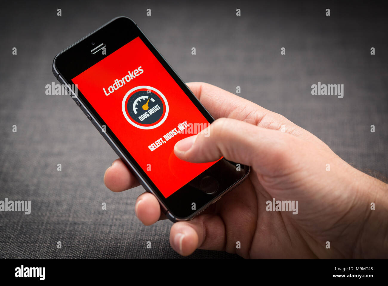 Ladbrokes scommesse app su un iPhone Foto Stock