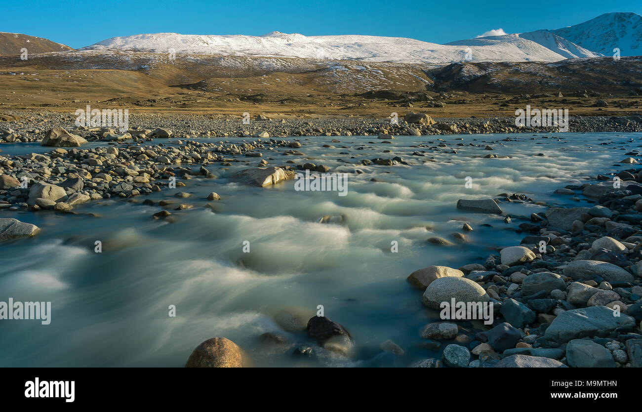 Tsagaan-gol, White River, montagne di Altai e Mongolia Foto Stock