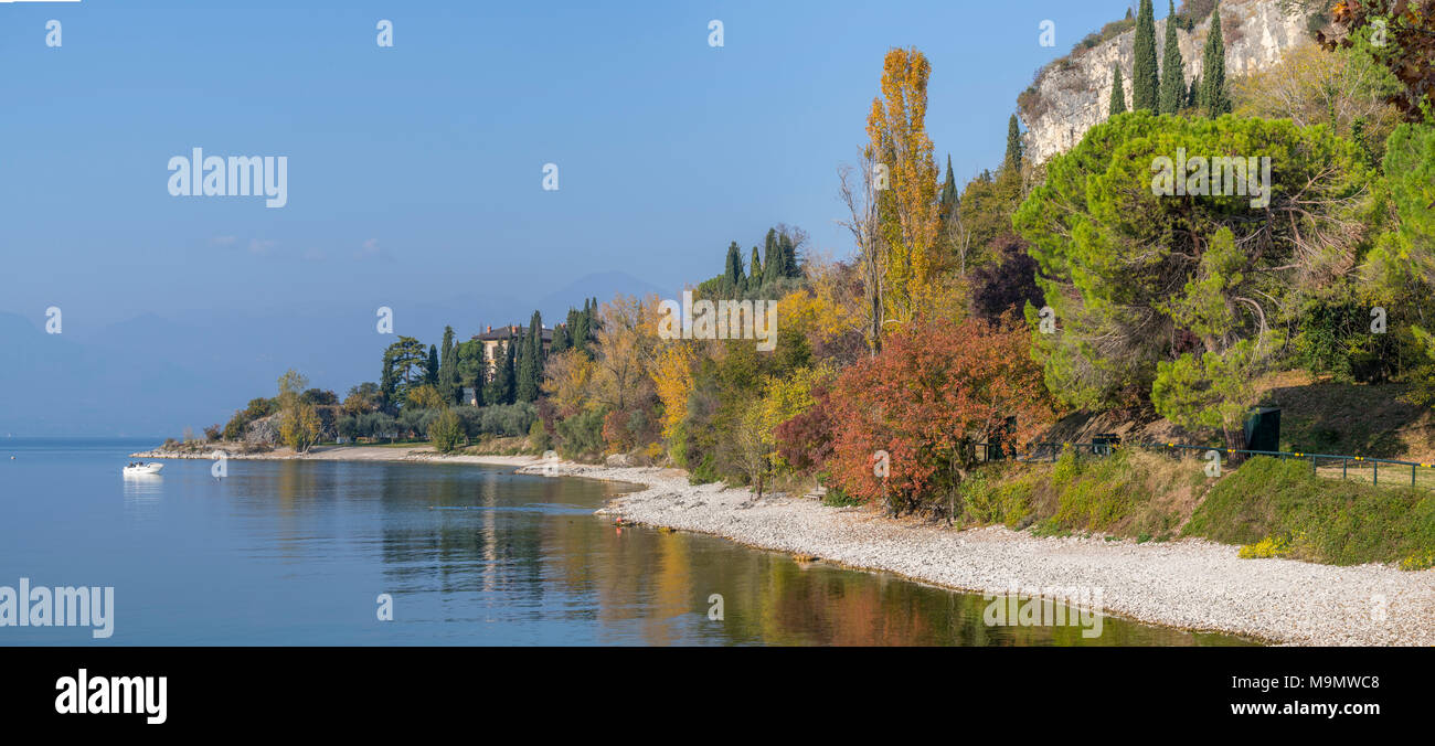 Spiaggia Presso Il Parco Baia Delle Sirene Lago Di Garda