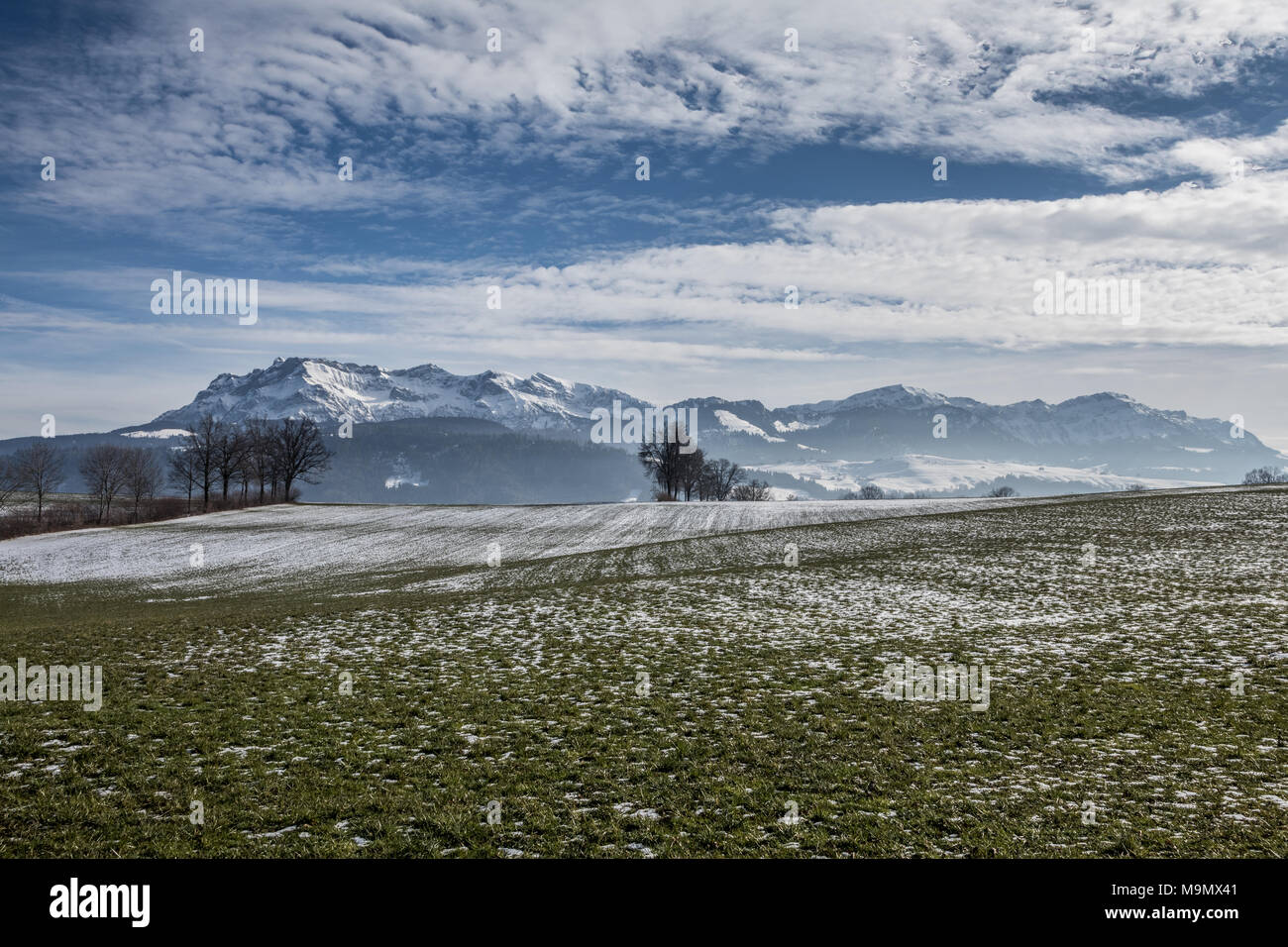 Vista della coperta di neve sul Monte Pilatus, Pilatuskette, Lucerna, Svizzera Foto Stock