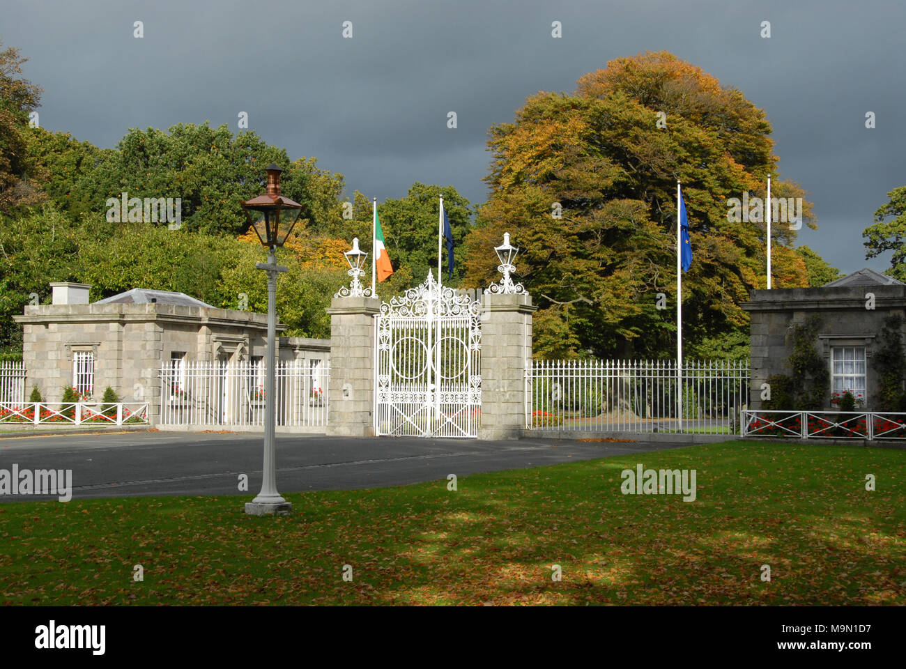 La porta principale del Presidente irlandese residence a Phoenix Park di Dublino, Irlanda meridionale. Foto Stock