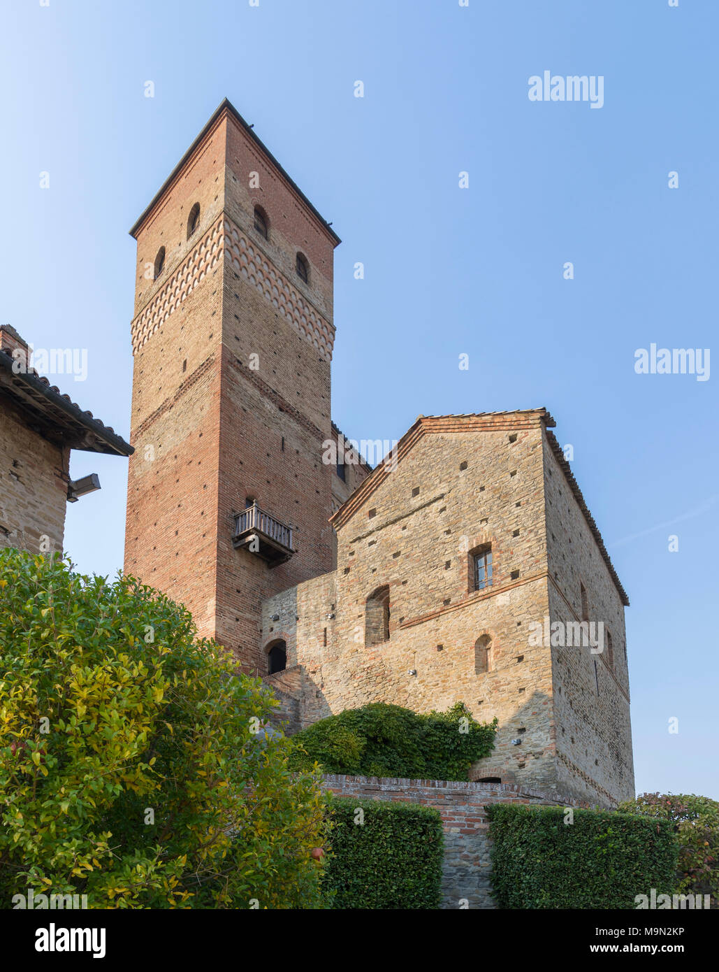 Castello medievale del XIV secolo, Serralunga d' Alba, Piemonte, Italia Foto Stock