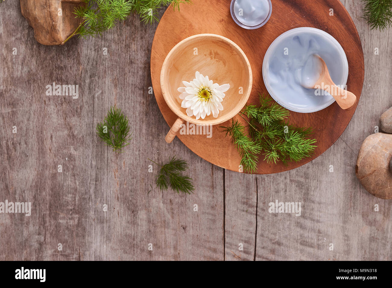 Composizione con argilla cosmetici fatti in casa maschere facciali. Foto Stock