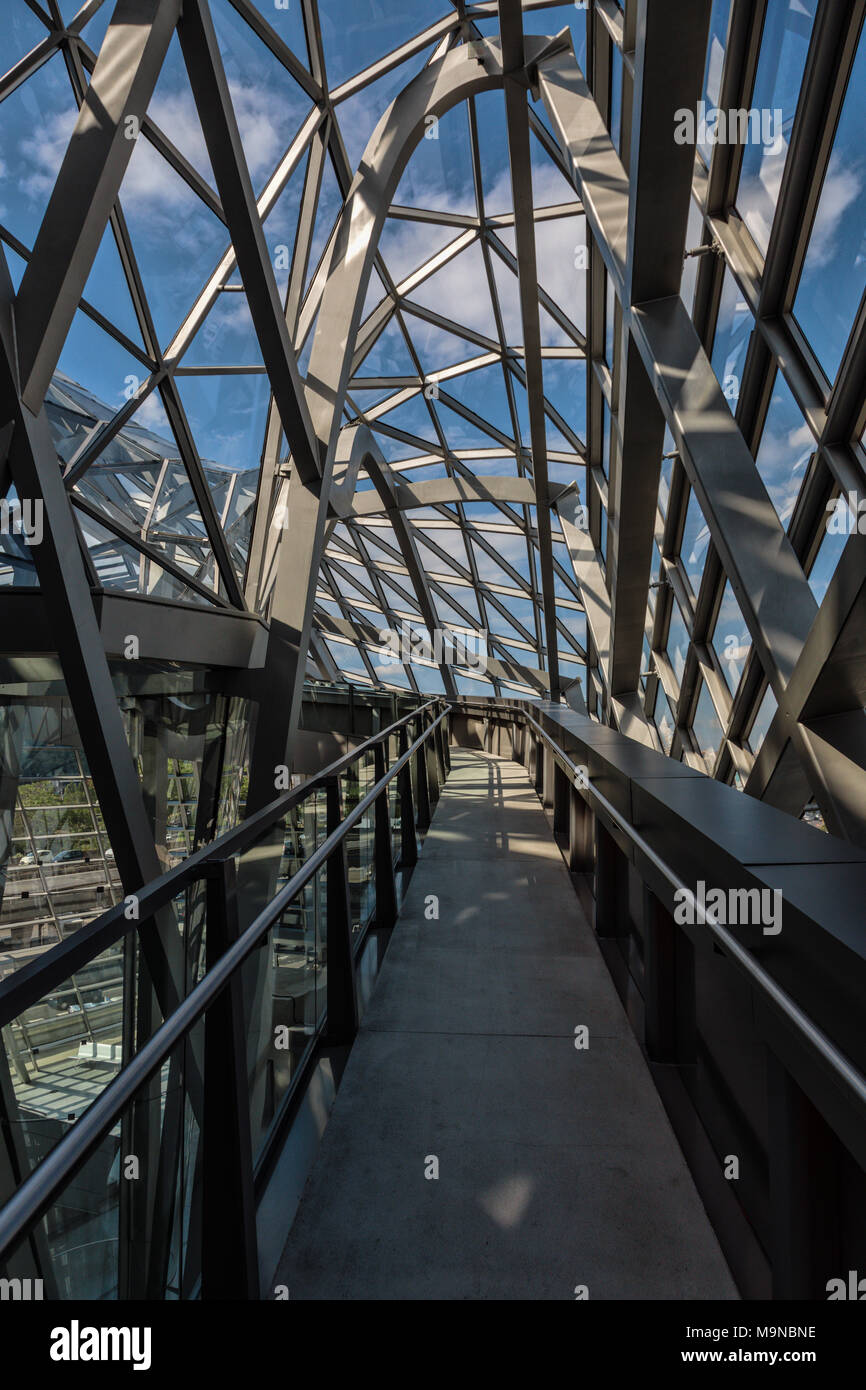 Vista interna del Musée des Confluences, un science center e il Museo di antropologia, Lione, Francia Foto Stock