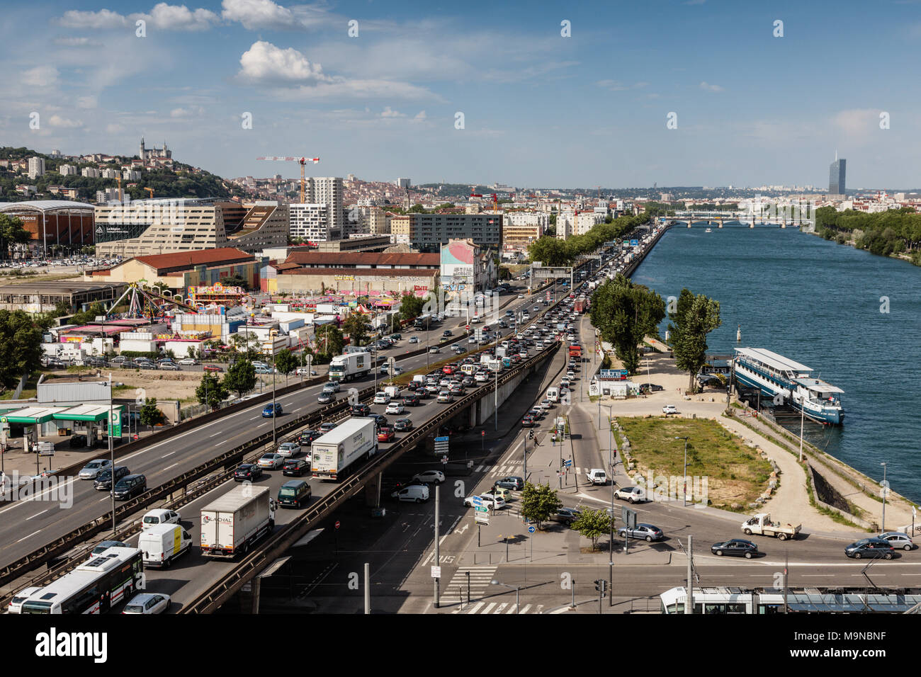 Vista della città e del fiume Rodano dal Musée des Confluences, Lione, Francia Foto Stock