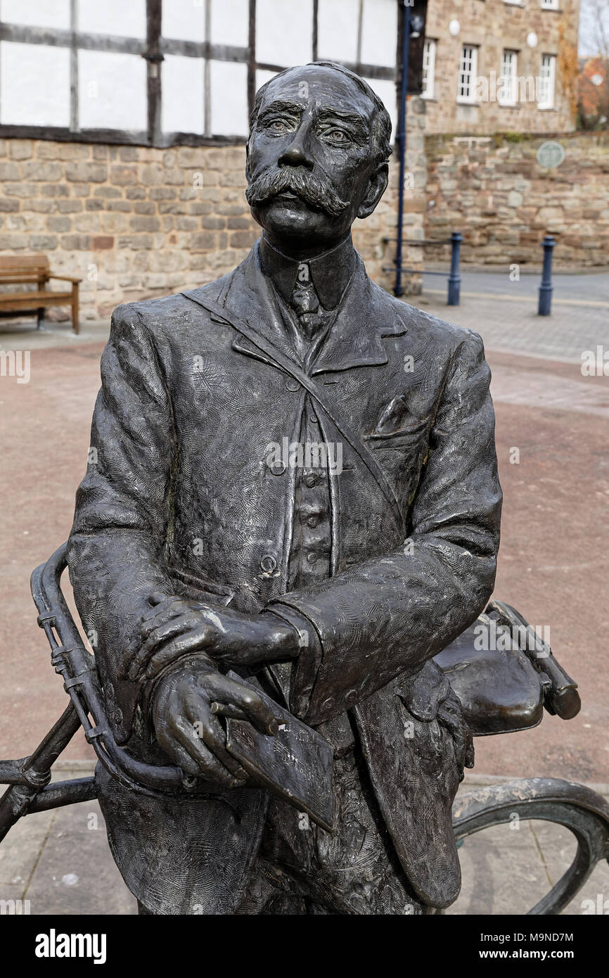 Edward Elgar & il suo Sunbeam bicicletta "r" Phoebus scultura di Jemma Pearson unveild nel 2001 Foto Stock