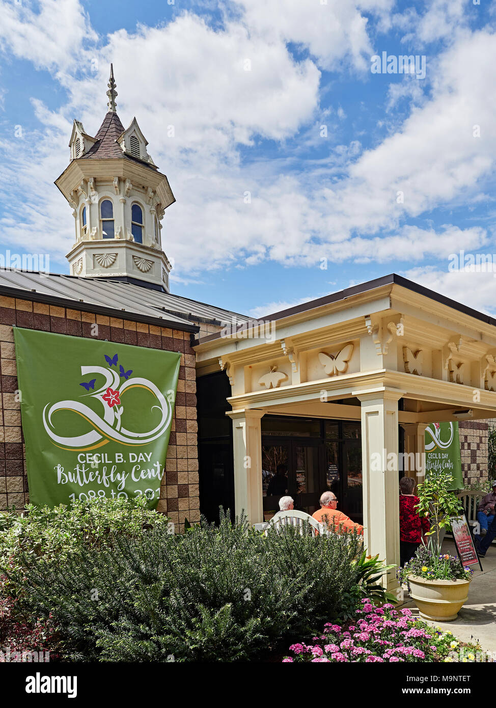 Esterno anteriore ingresso al Cecile B. giorno centro di farfalle, celebra 30 anni di servizio, Callaway Gardens, pino montano GEORGIA, STATI UNITI D'AMERICA. Foto Stock