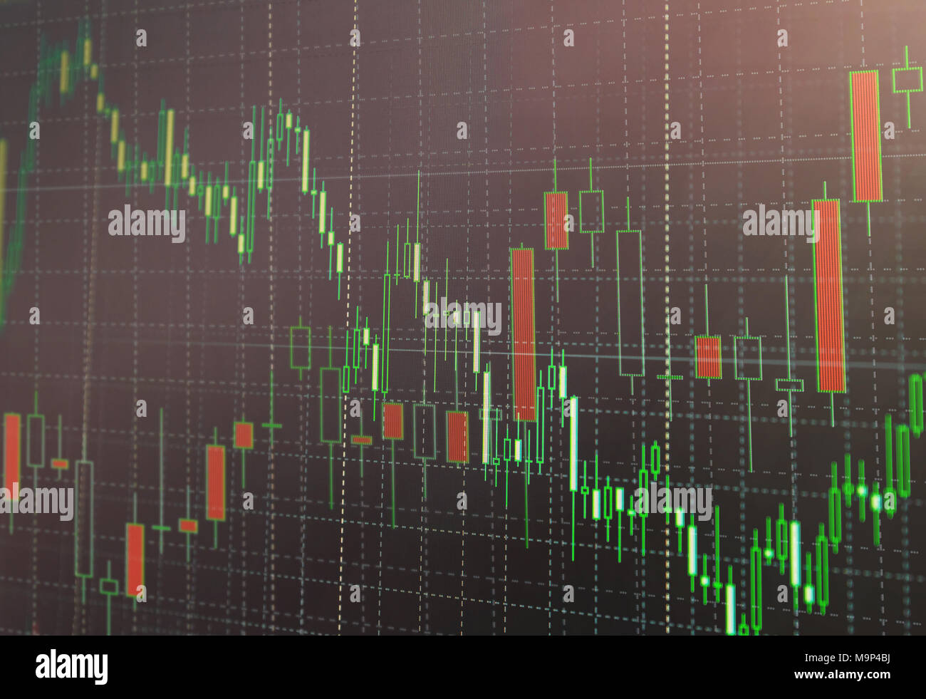Mercato azionario o Forex Trading grafico e candelabro grafico adatto per gli investimenti finanziari concetto. Economia sullo sfondo delle tendenze per l'Idea di business e di un Foto Stock