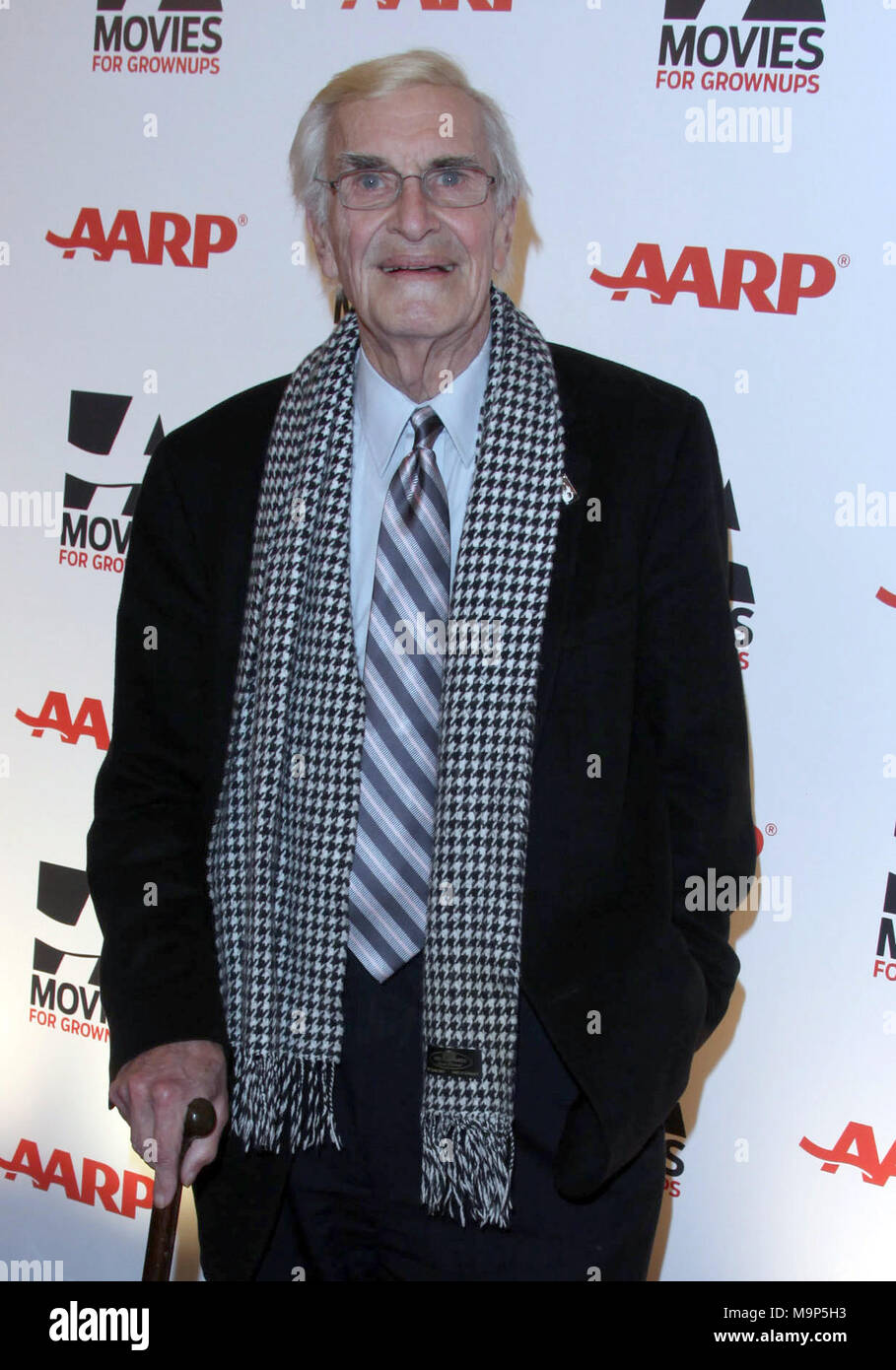 BEVERLY HILLS, CA - 07 febbraio: Martin Landau assiste l'AARP la rivista della decima edizione di film per adulti Award Gala al Beverly Wilshire Hotel di quattro stagioni il 7 febbraio 2011 a Beverly Hills, la California Persone: Martin Landau Foto Stock