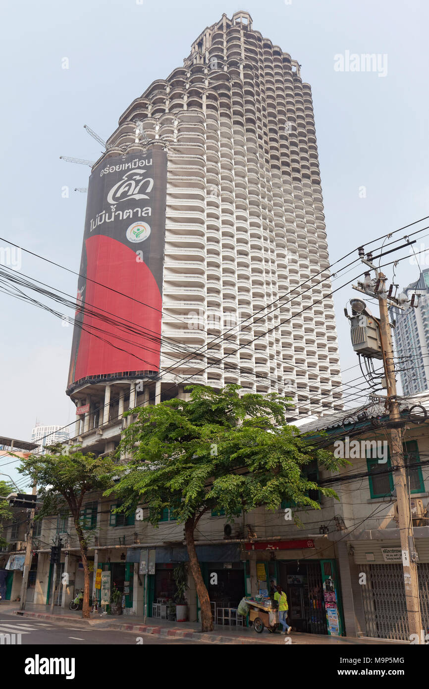 Sathorn torretta unica, Ghost Tower, grattacielo rovina, Sathorn, Sathon, Bangkok, Thailandia Foto Stock