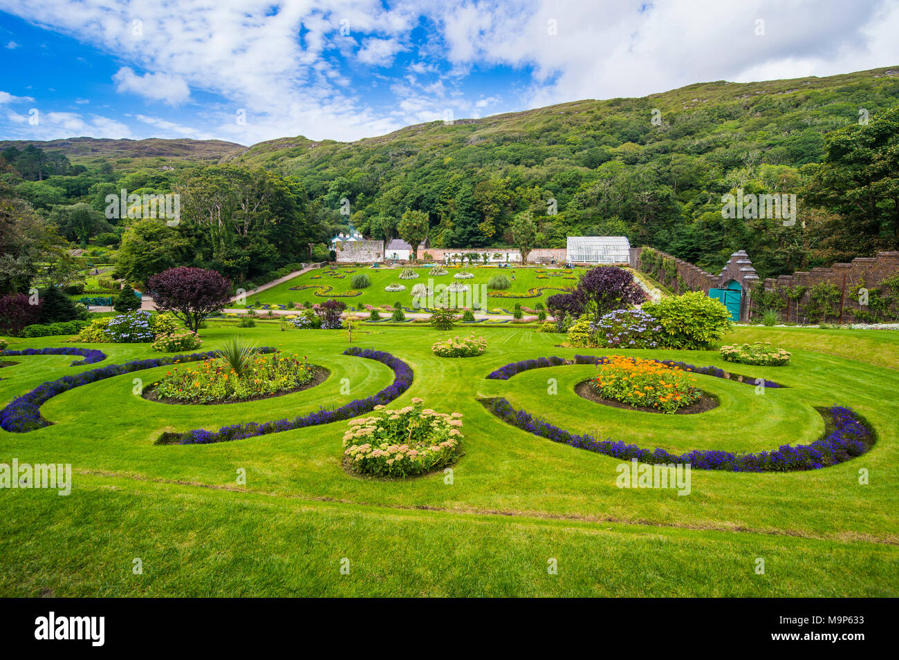 Victorian walled garden di Kylemore abbey, Parco Nazionale del Connemara, Repubblica di Irlanda Foto Stock