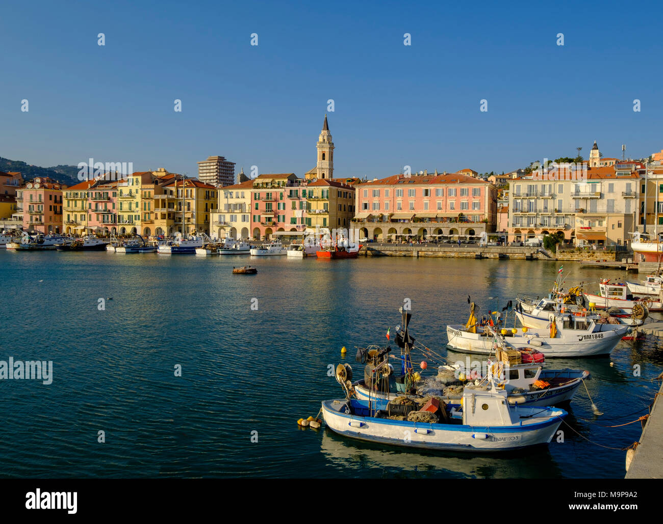 Porto con barche da pesca, Riviera di Ponente, Liguria, Italia Foto Stock
