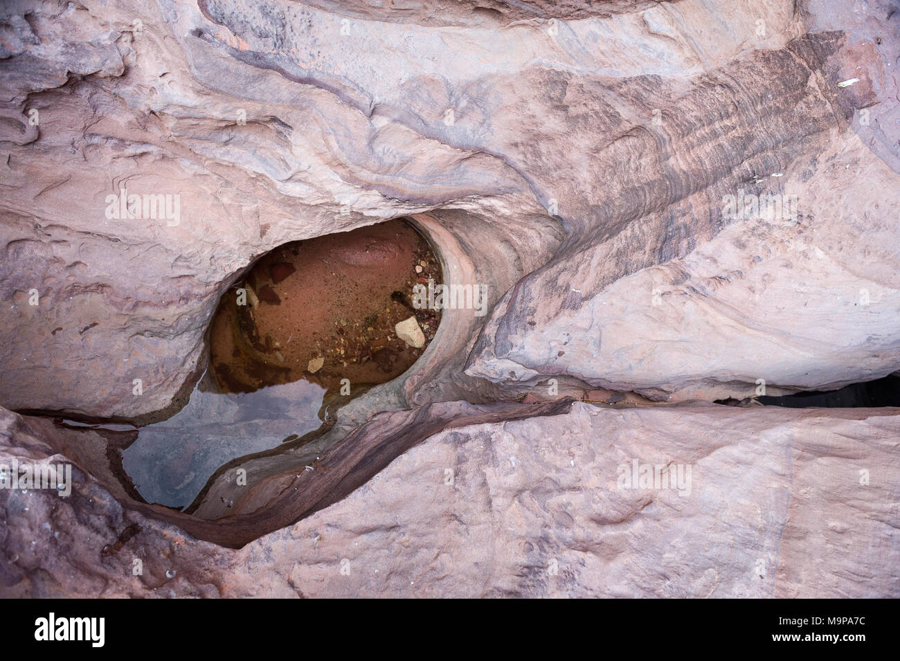 Pozzo di acqua nel deserto WadiRum in Giordania. Foto Stock