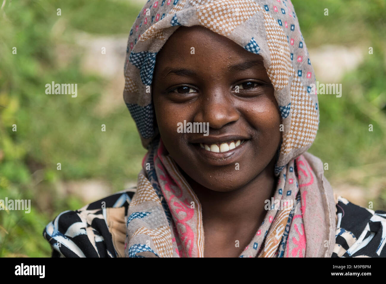 Giovane donna, Ari tribù, ritratto, sud della nazionalità delle nazioni e dei popoli " Regione, Etiopia Foto Stock