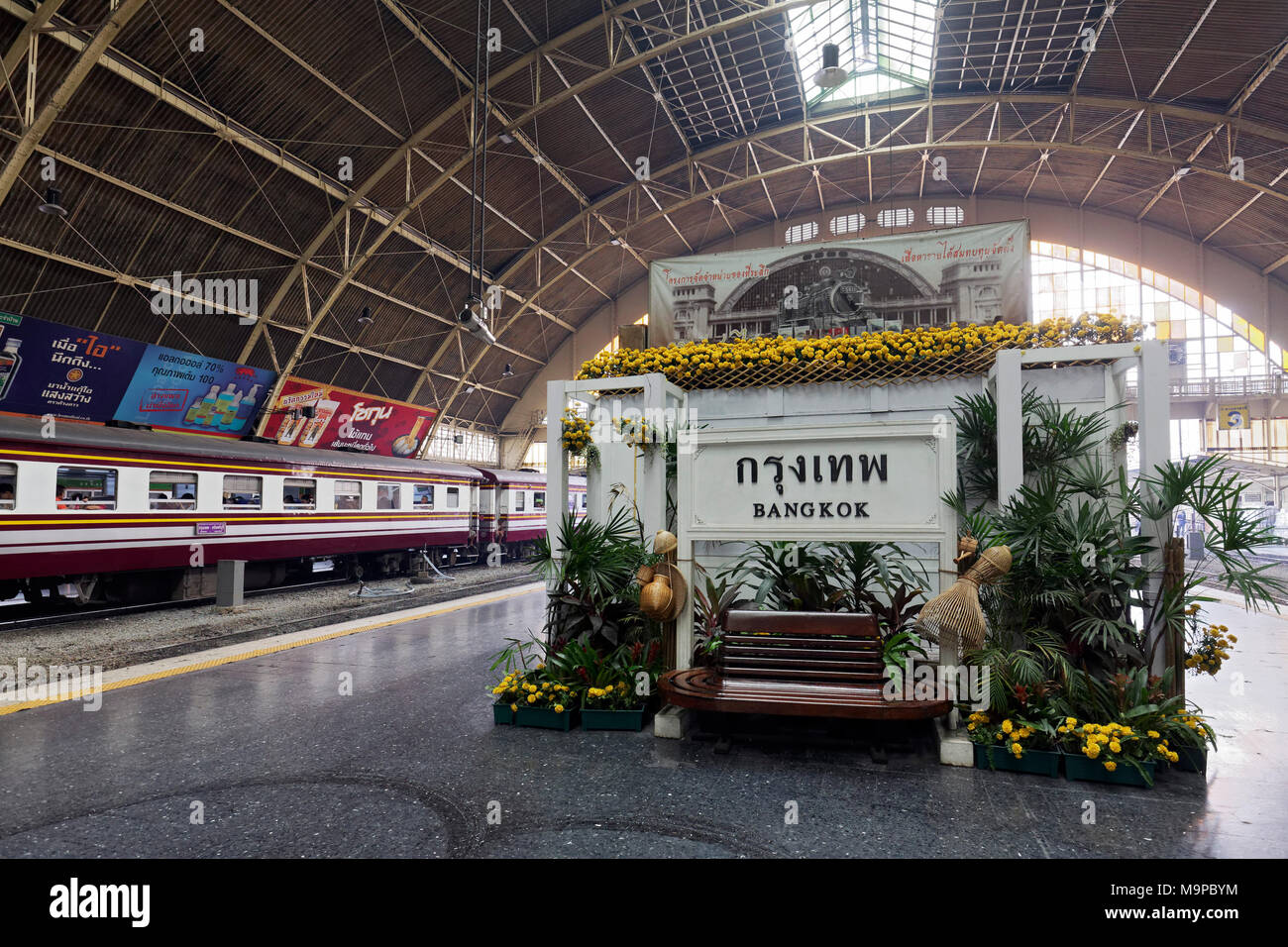 Hua Lamphong, Bangkok Stazione Centrale, concourse storico dal 1916, Pathum Wan, Bangkok, Thailandia Foto Stock