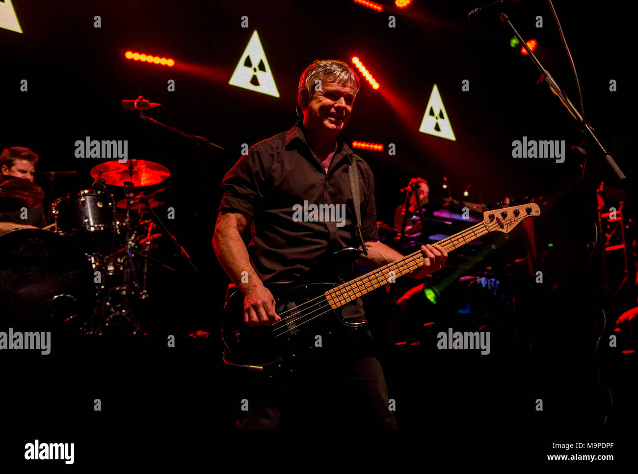 JJ Burnel, bassista dei The Stranglers performing live, G Live, Guildford, Regno Unito, 26 marzo 2018. Foto Stock