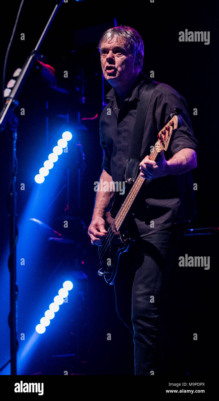 JJ Burnel, bassista dei The Stranglers performing live, G Live, Guildford, Regno Unito, 26 marzo 2018. Foto Stock