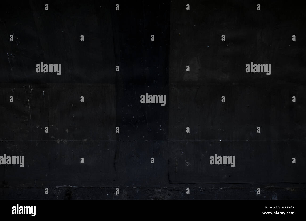 Nero, vuoto lo spazio pubblicitario in una stazione della metropolitana di Londra, Inghilterra, Gran Bretagna Foto Stock