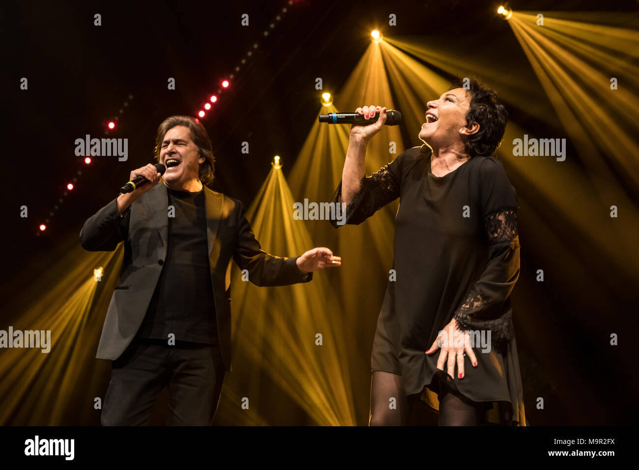 Il pop italiano gruppo Richhi e Poveri con il cantante Angela Brambati e cantautore Angelo Sotgiu live at Schlager Nacht, Lucerna Foto Stock