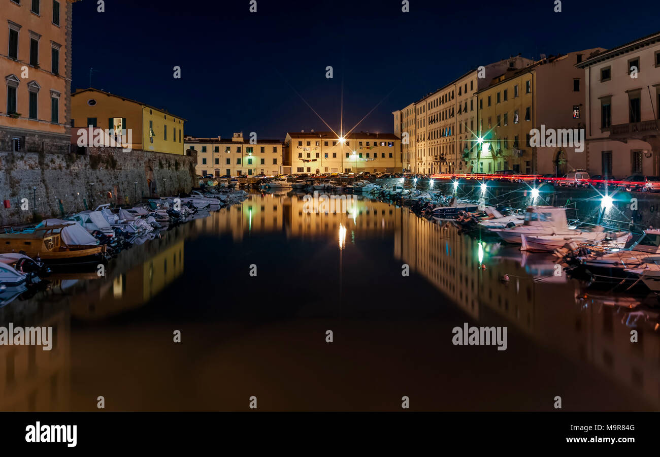 Marina nel centro storico di Livorno a notte, Toscana, Italia Foto Stock