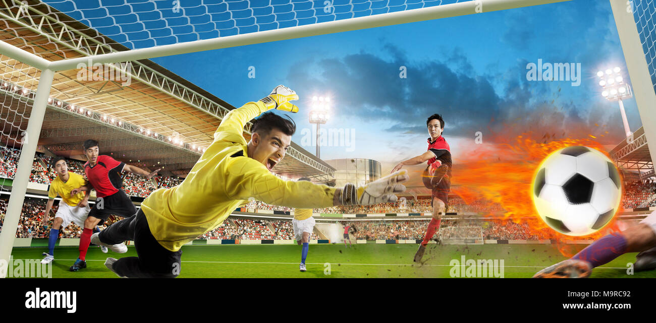 I giocatori di calcio sono giocare a calcio Foto Stock