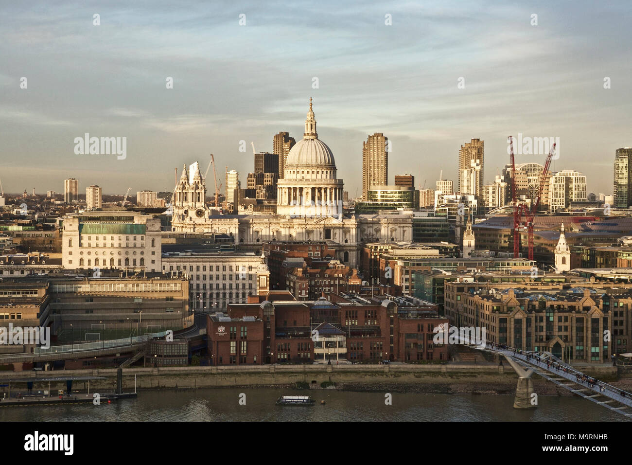 Architettura dello skyline di Londra: St Pauls Cathedral Londra cityscape. Foto Stock