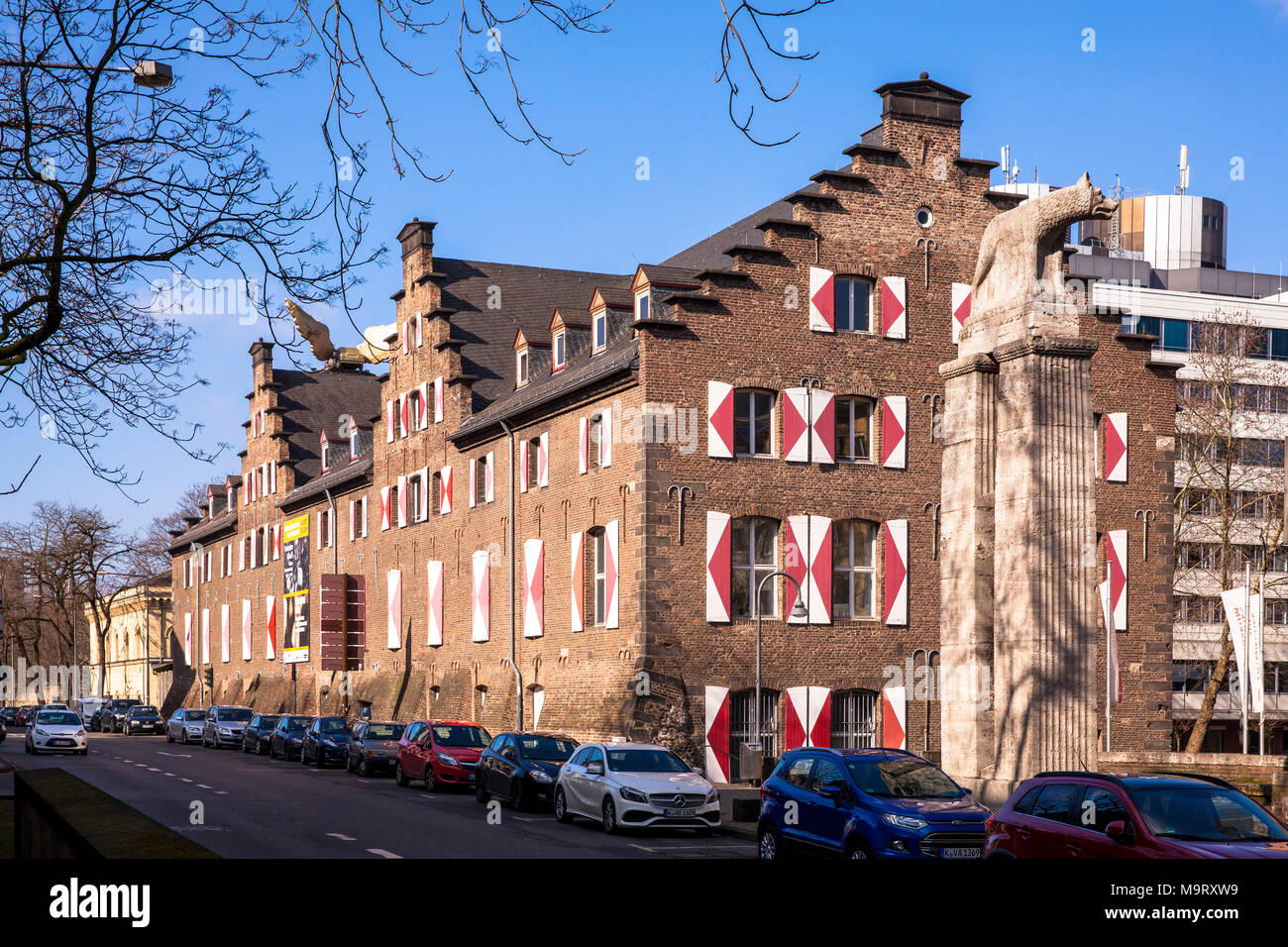 Germania, Colonia, la città di Colonia Museum, davanti al romano lupa presso la fontana romana. Deutschland, Koeln, Koelnisches Stadtmuseum, dav Foto Stock