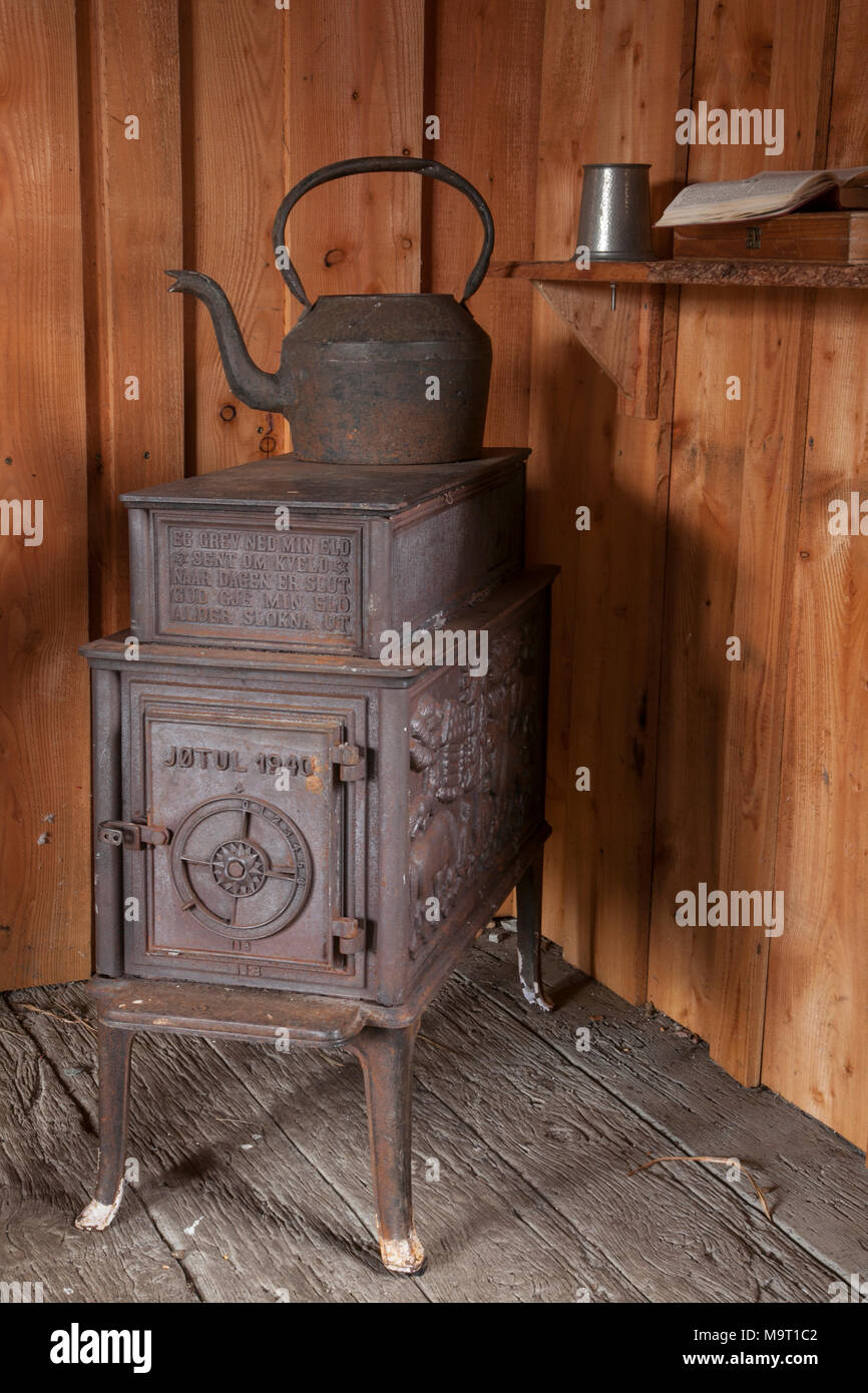 Vintage, antico, stufa a legna con bollitore, cimeli americani del