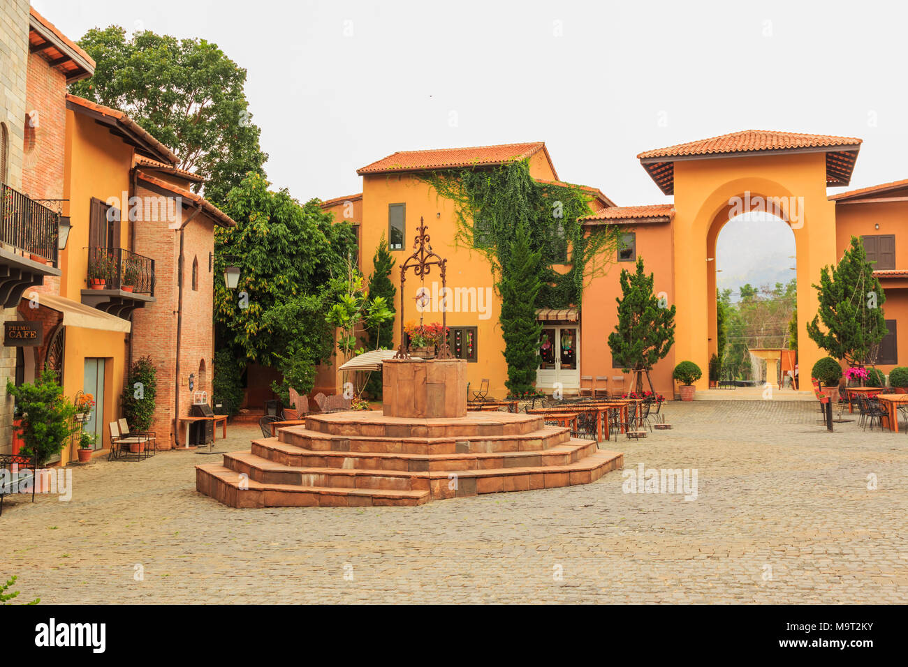 KORAT , della Thailandia - 18 Febbraio 2015 : Primo Piazza , lo stile italiano piccola cittadina in provincia di Korat in Thailandia . All interno del primo piazza Foto Stock