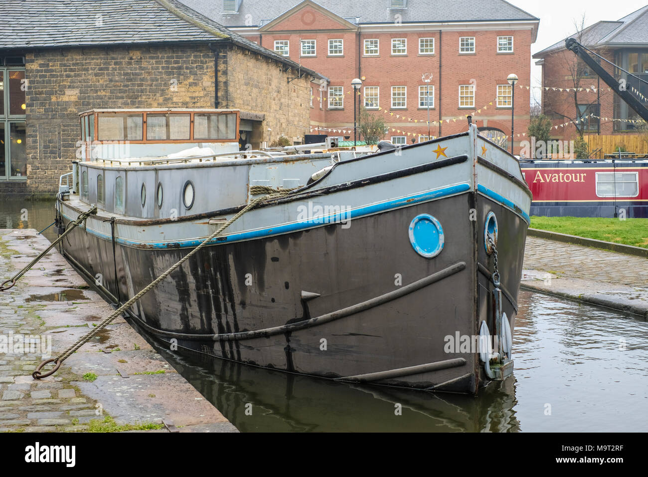Canal Boat ormeggiato a Granary Wharf, Leeds, West Yorkshire, Inghilterra. Foto Stock