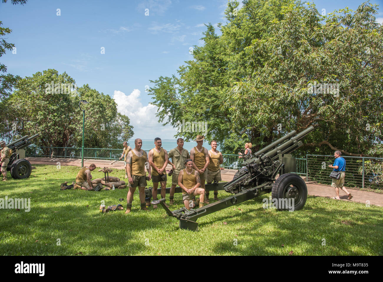 Darwin,Nord del territorio,Australia-February 19,2018: forze armate e cannoni a bombardamento di Darwin giorno ricordo a Darwin, in Australia Foto Stock