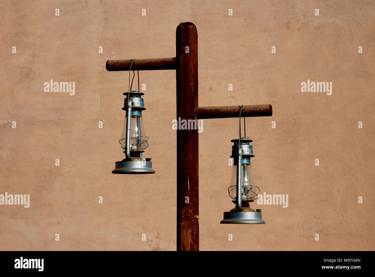 Lanterne a olio nel forte di Nizwa in Oman. Foto Stock