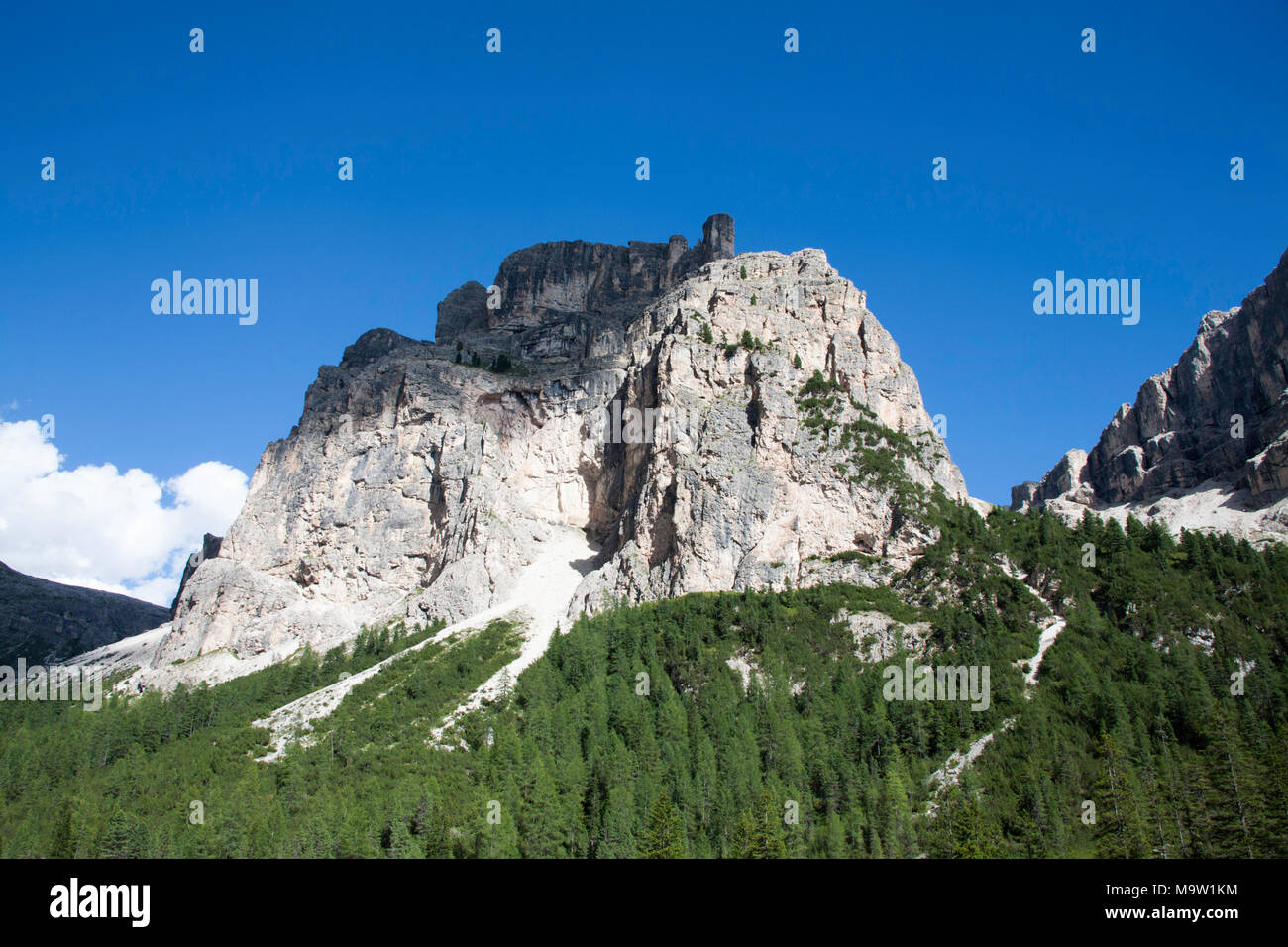 L'Ciastel de Chedul un raccolto di Monte de Seura che si eleva al di sopra del Langental Selva di Val Gardena Dolomiti Italia Foto Stock