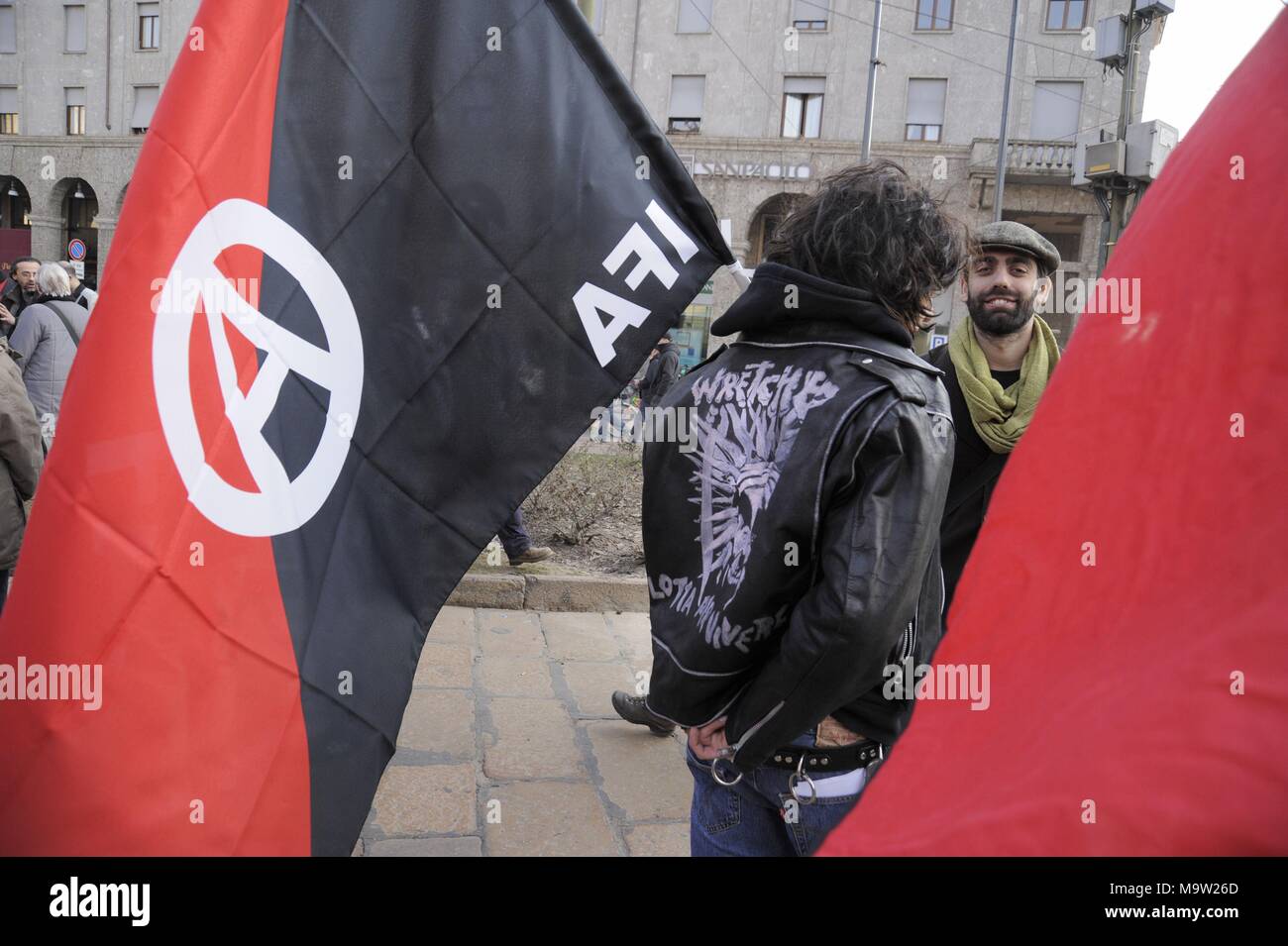 Bandiera Anarchica 1,9x1,5 M - Tessuto Poliestere Resistente - Rosso E Nero Per Decorazione Interna Ed Esterna - Foto 7
