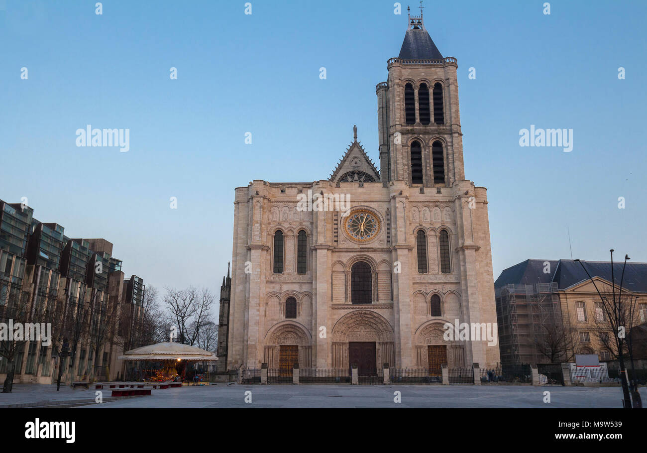 La basilica di Saint Denis è di singolare importanza dal punto di vista storico e architettonico come il suo coro, completata nel 1144, mostra il primo uso di tutti di th Foto Stock