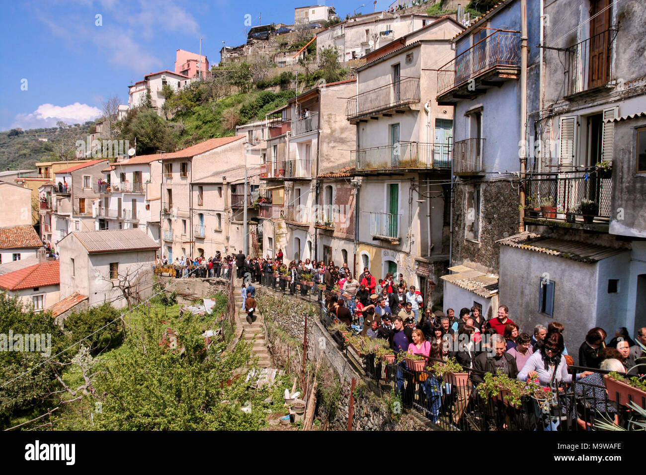 Nocera Terinese (Italia) - La processione dell'Addolorata nel Sabato Santo  di Pasqua Foto stock - Alamy