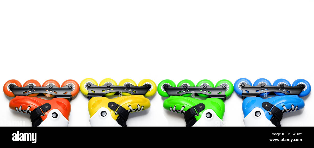 Lungo colorato banner pattini a rotelle isolato su sfondo bianco. La cultura di strada layout scrivania, laici piatto spazio per il testo. Foto Stock