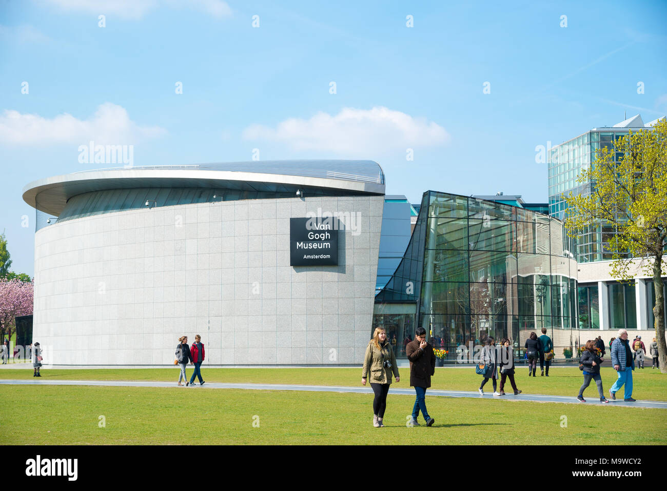 Amsterdam, Paesi Bassi - 20 Aprile 2017: il museo di Van Gogh edificio eccezionale con il design strutturato in Amsterdam, Paesi Bassi Foto Stock