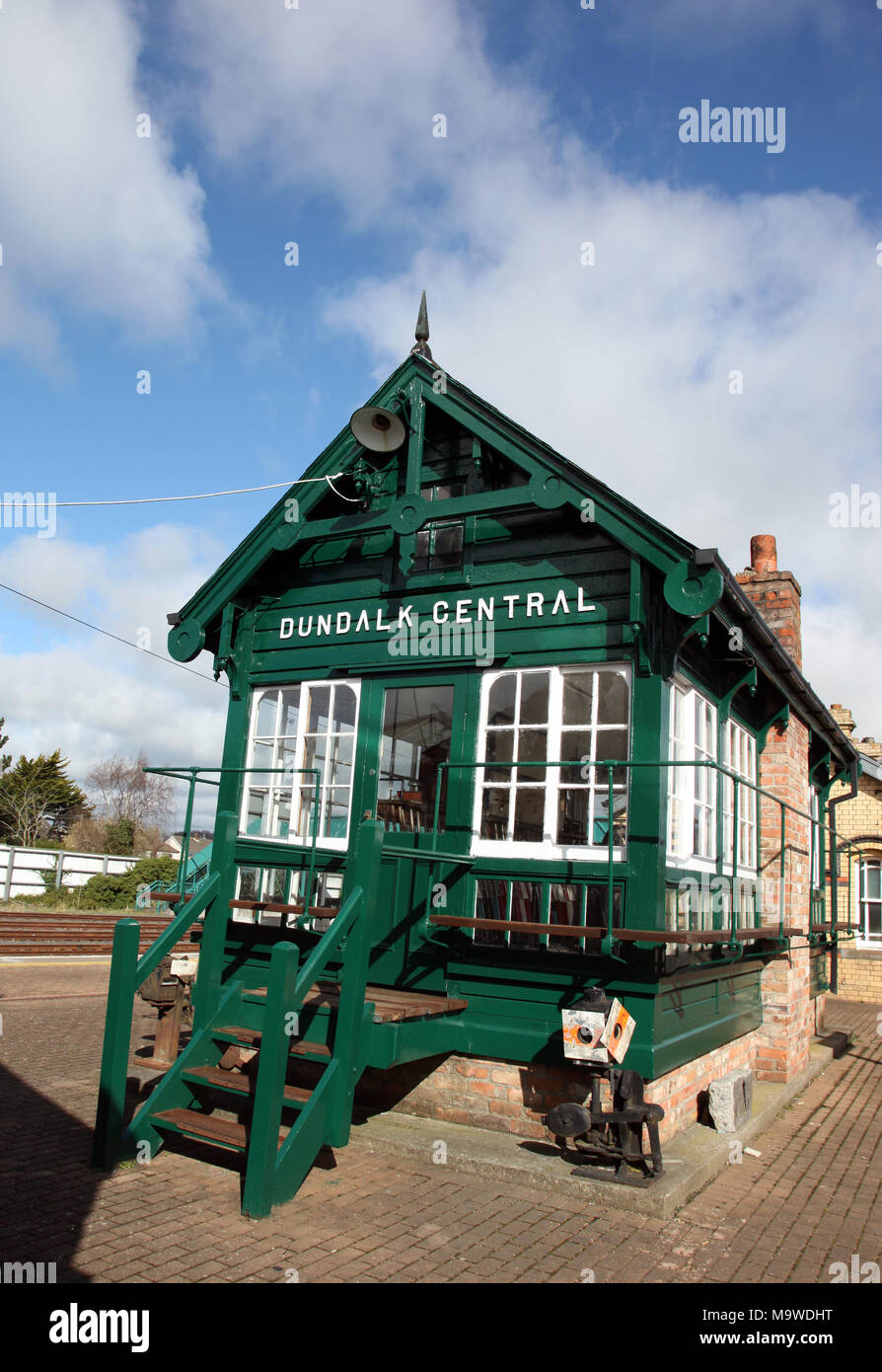 L'originale stazione di Victorian House di Dundalk Clarke stazione ferroviaria, nella contea di Louth, Irlanda Foto Stock